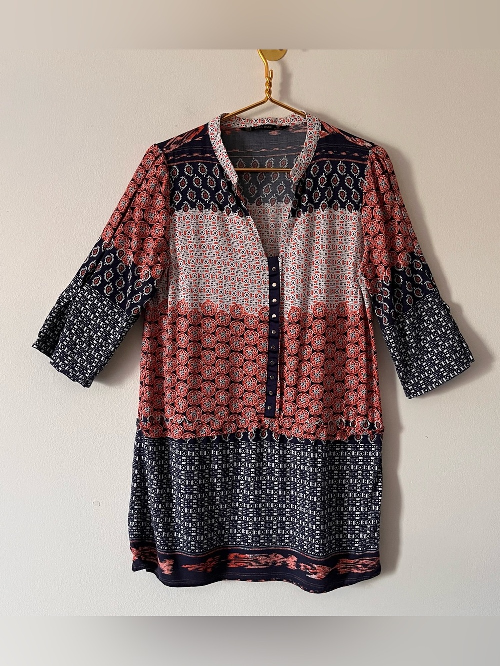 Zara Basic Navy and Coral Mixed Print V-Neck 3/4!Sleeve Tunic Boho Ruffle Med